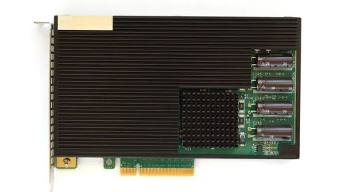 PCIe solid-state storage card with memory chips and a heatsink